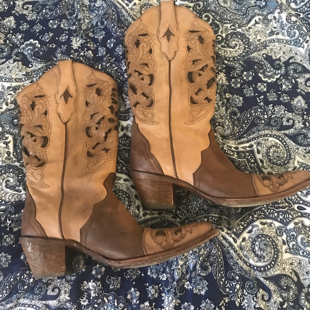 Gorgeous Corral Vintage style cowgirl boots